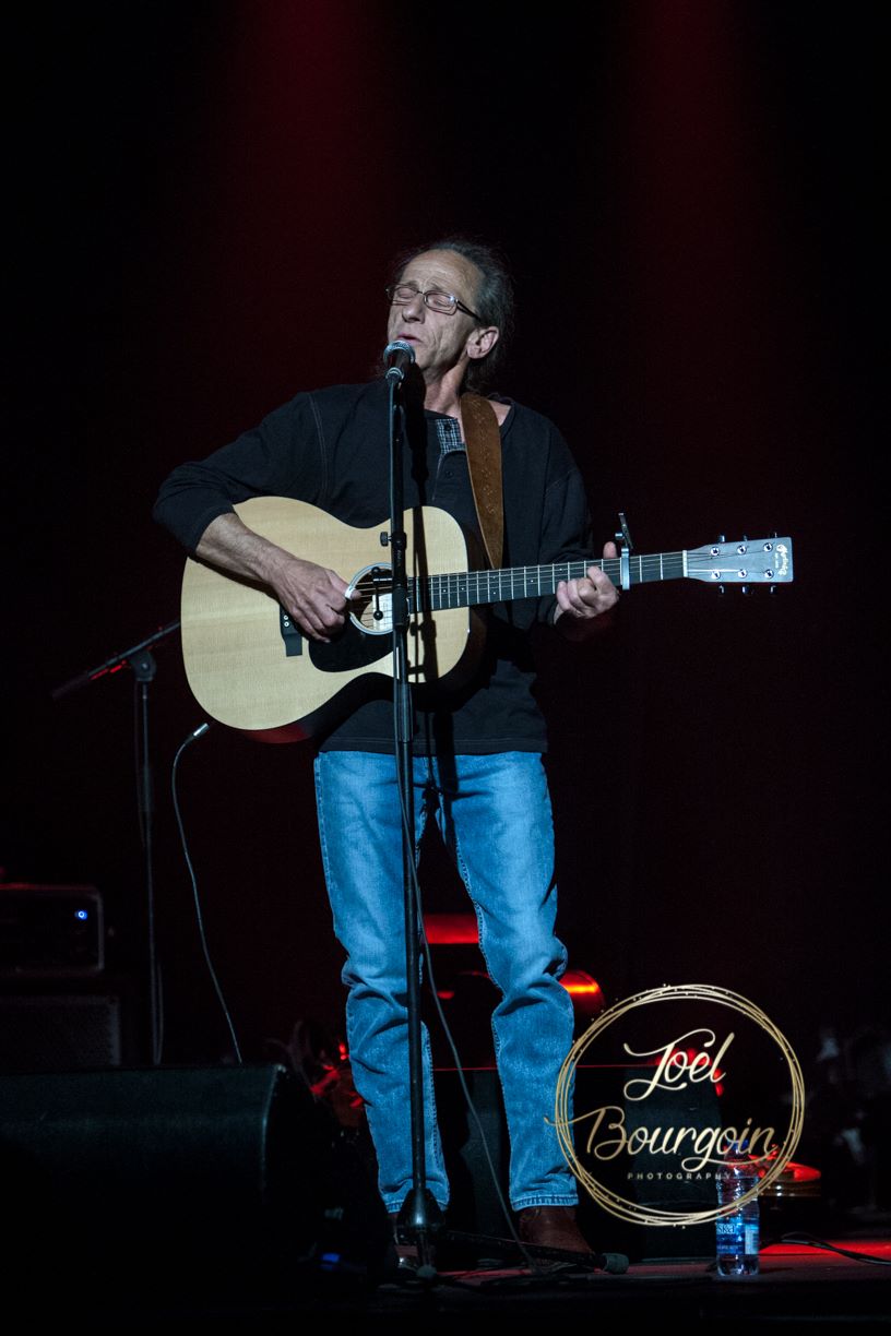 Garry Farrell Live Photo