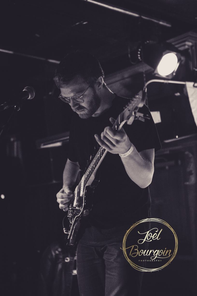 Solids Live Indie Rock Performance Wall of Sound